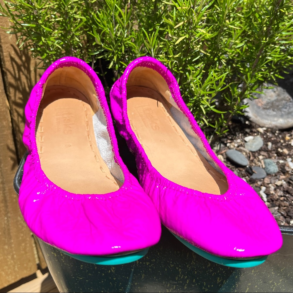 Neon purple Tieks - like new - size 8